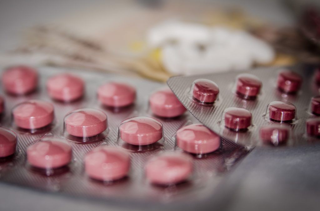 WIF kwestionuje dostawę leków przez pełnomocnika – czy słusznie?