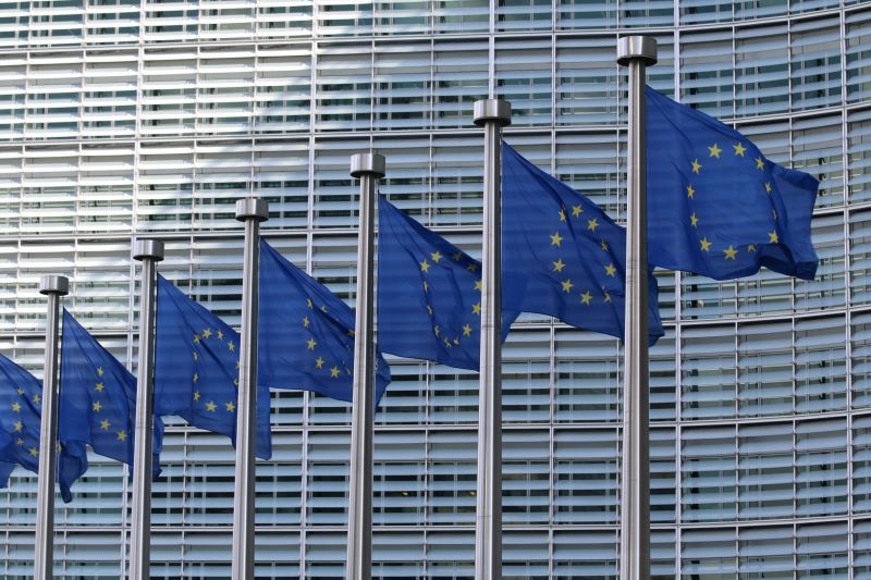Komisja Europejska proponuje zmiany w MDR i IVDR – pod lupą okresy przejściowe, baza EUDAMED i zagrożenie dostępności