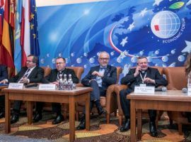 Etyka w biznesie: człowiek czy pieniądze? - relacja z debaty