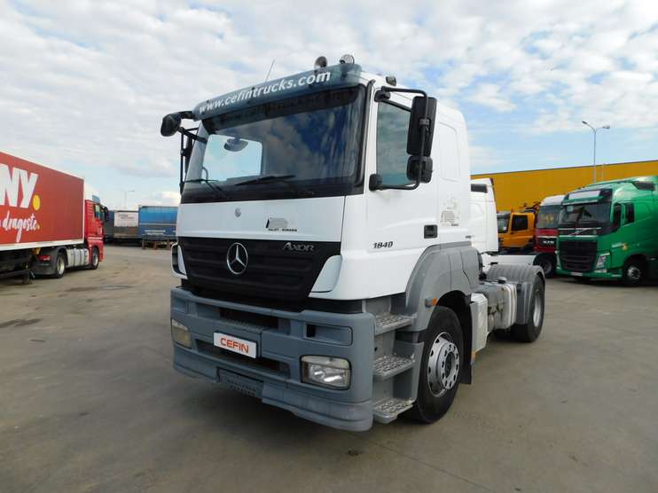 Tractor MERCEDES (Cod 80297)