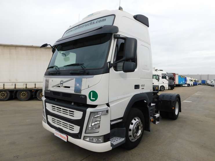 Tractor VOLVO (Cod 81022)