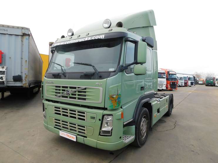 Tractor VOLVO (Cod 82114)