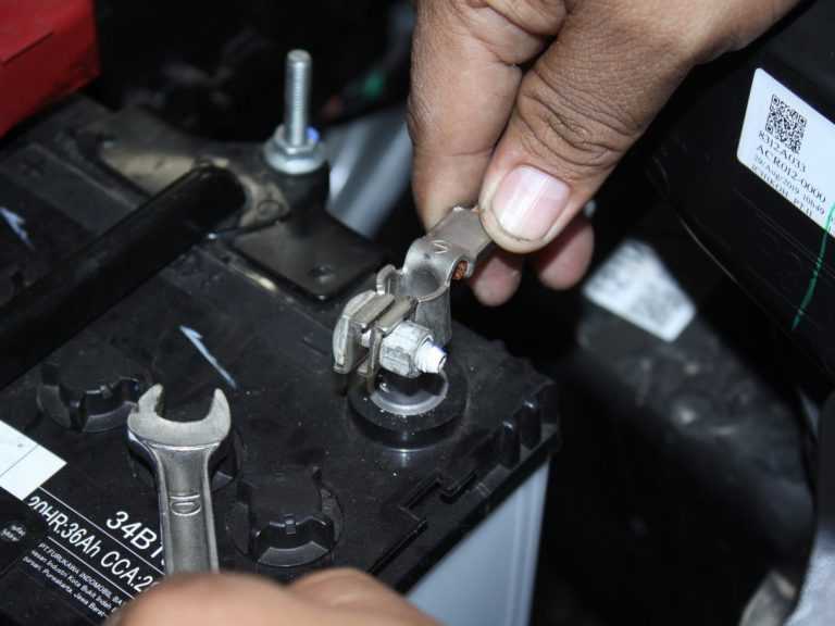 6 Cara Pasang Aki Mobil yang Benar (Jangan Terbalik, Ya)