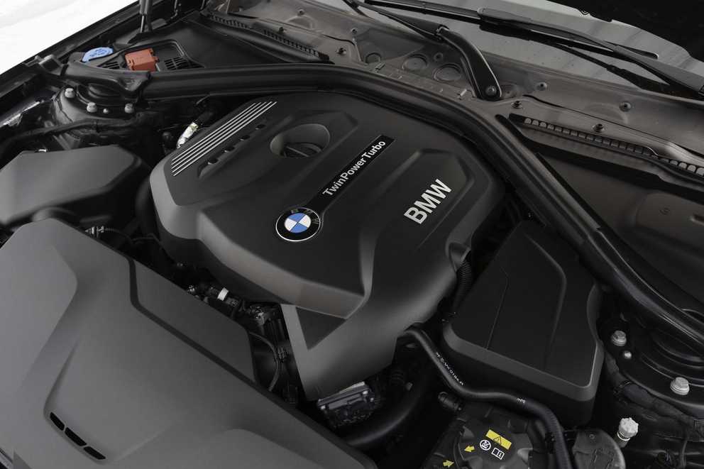 2017 BMW 330i Sedan View Engine Gallery (Photo 59 of 59)