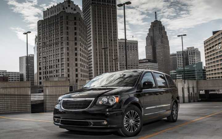 2023 Popular 2013 Chrysler Town and Country S Review