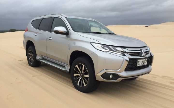 23 Photos 2016 Mitsubishi Pajero Sport