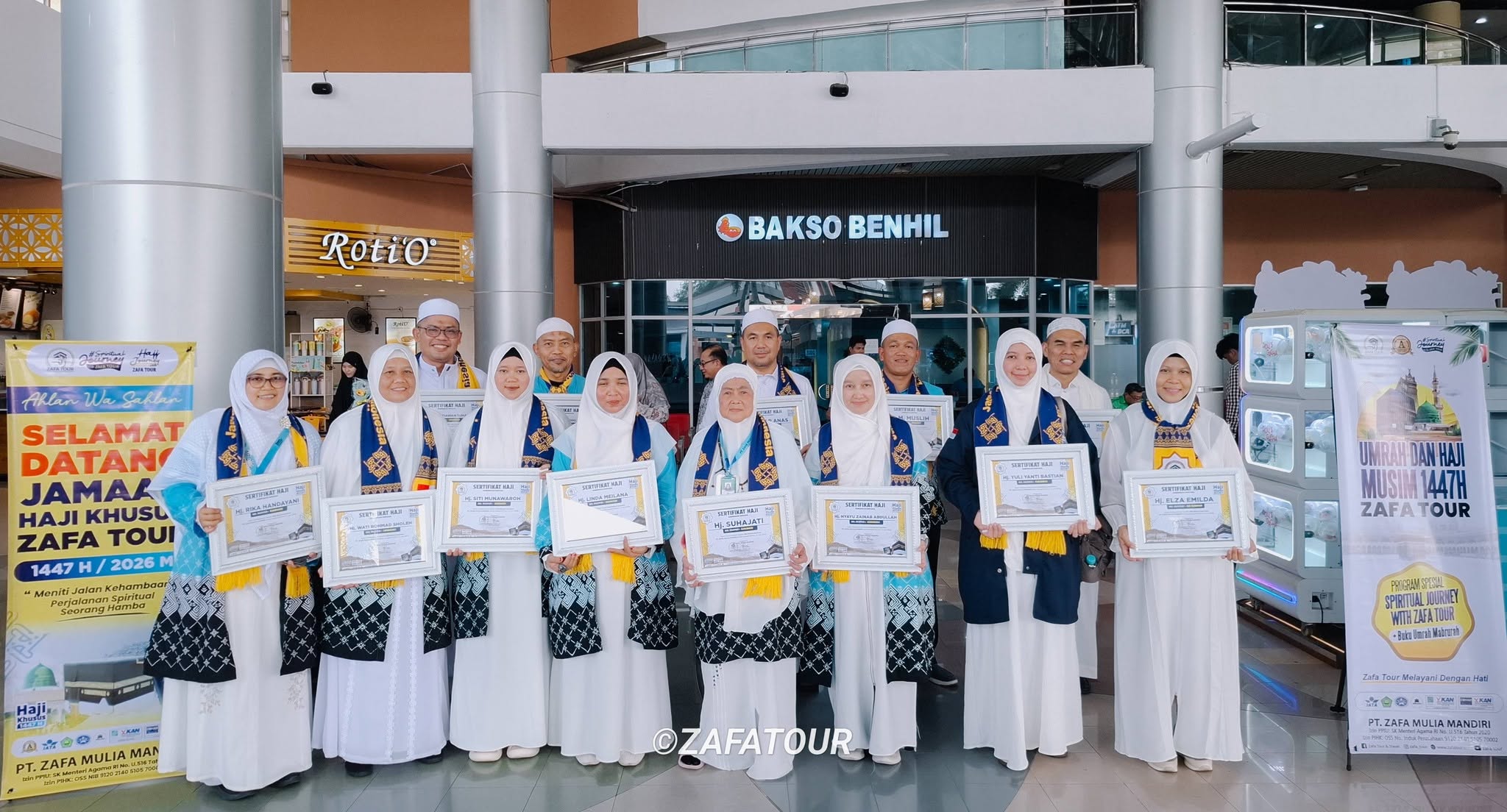 Jamaah Zafa Tour setelah menyelesaikan ibadah umrah