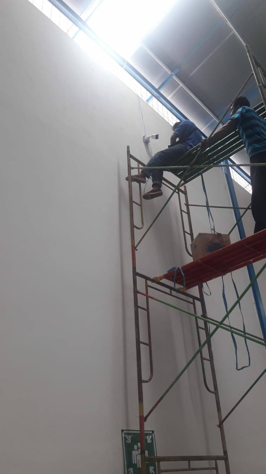 Pemasangan CCTV di area industri