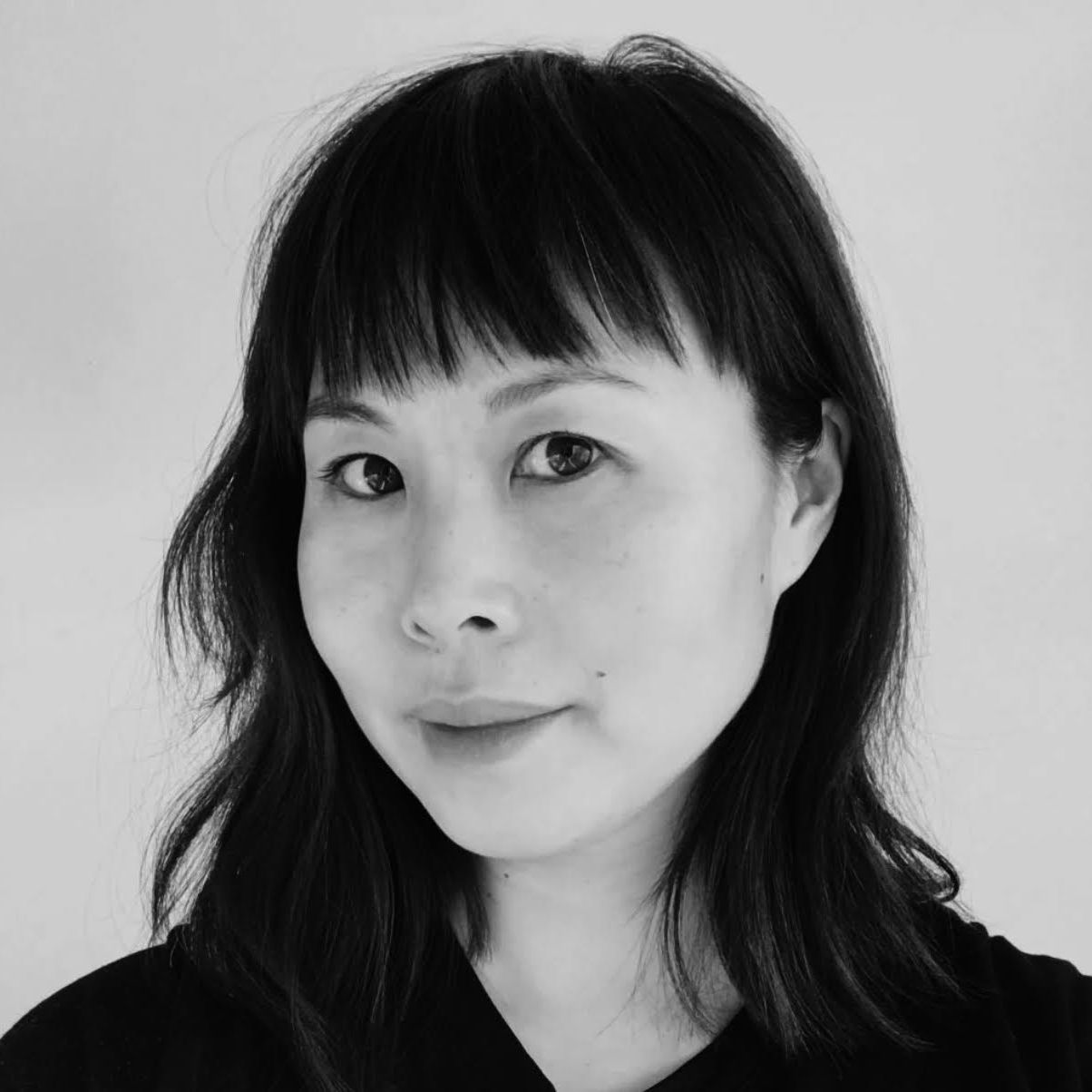 A portrait picture of Emelie Cheng Pollard, program director of Berghs Bachelor, smiling at the camera.