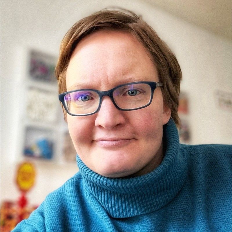 A portrait image of Yvonne Poeppelbaum in a blue turtleneck sweater.