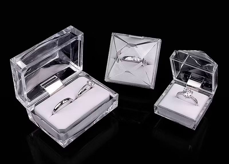 Acrylic box for rings