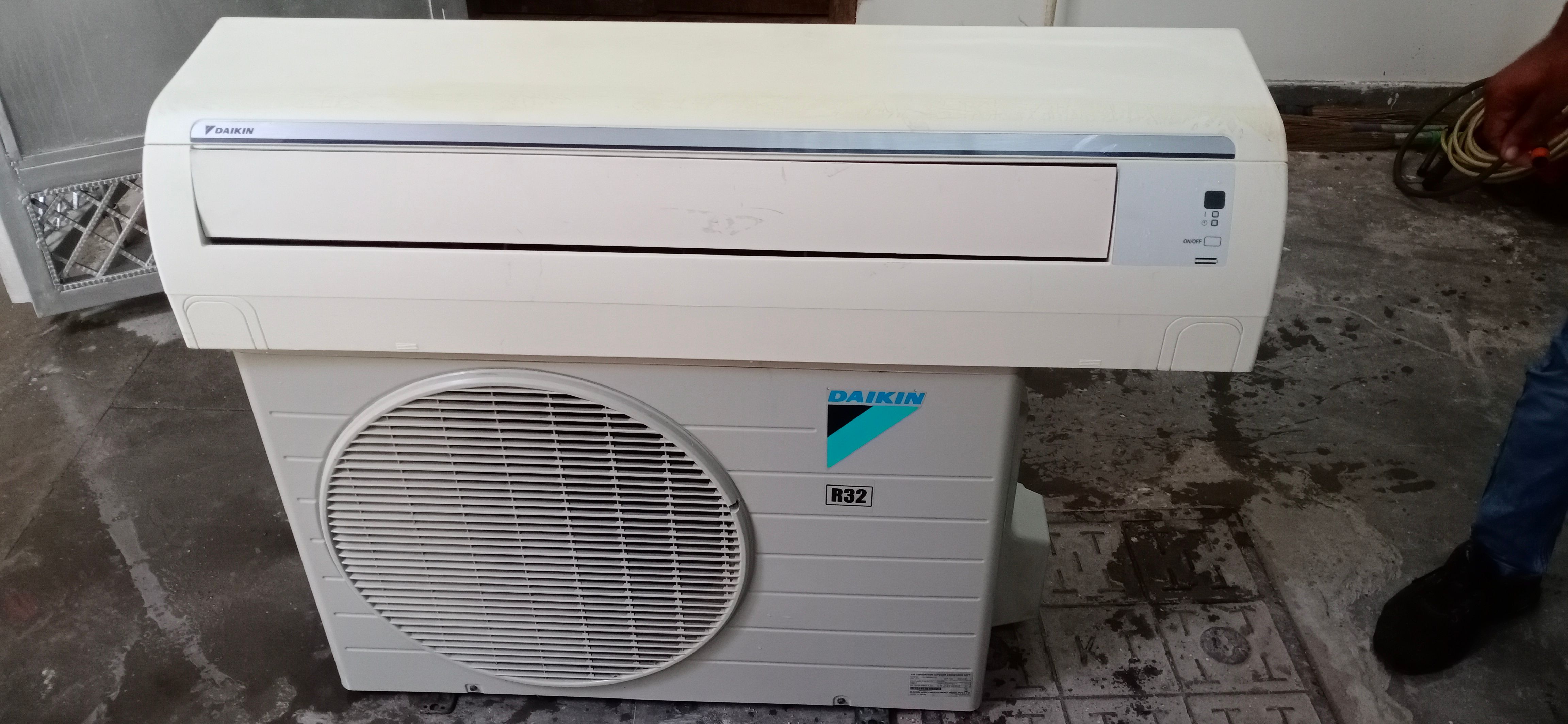 1.5ton daikin split AC