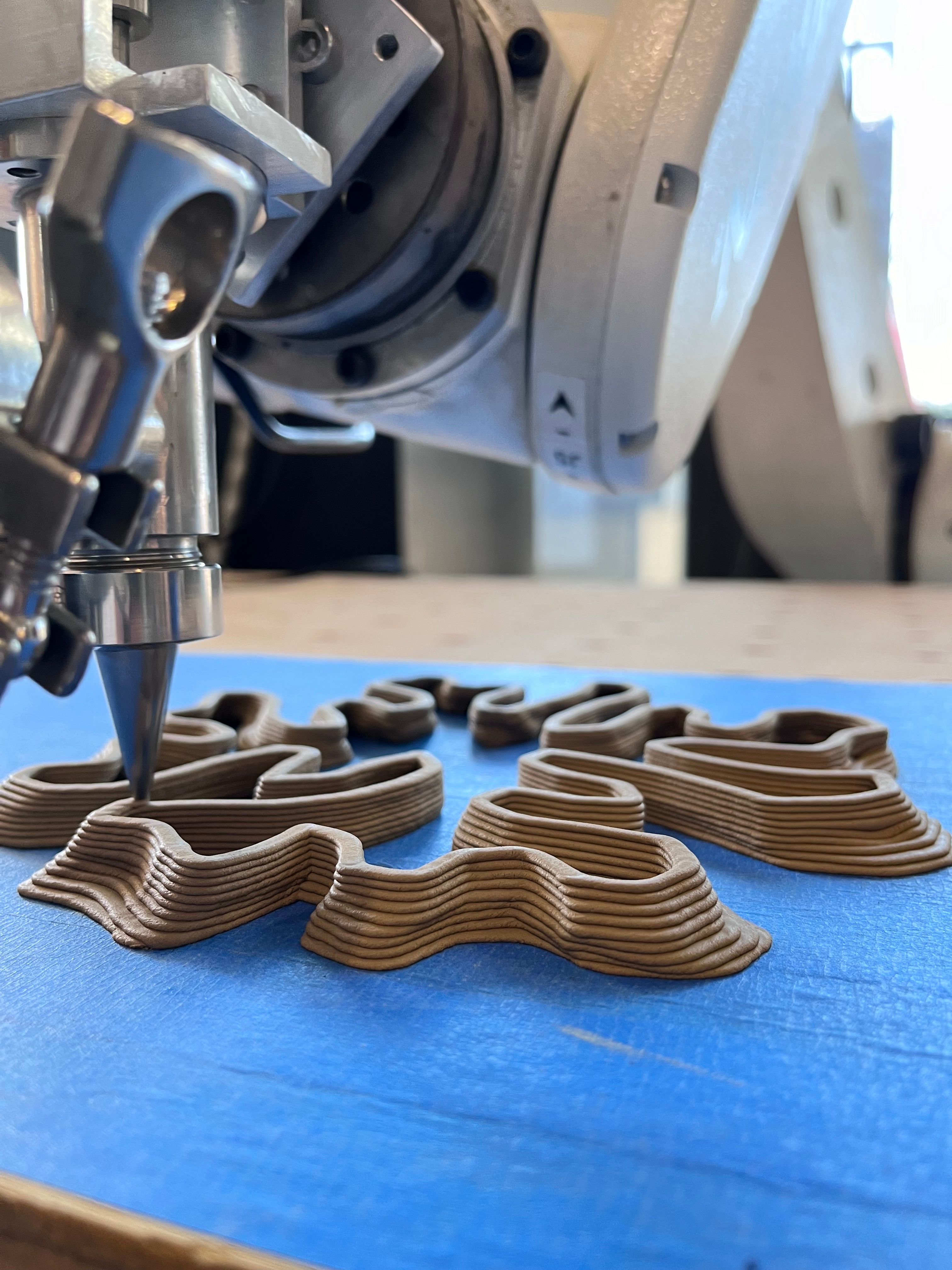Robotic clay printing process 01