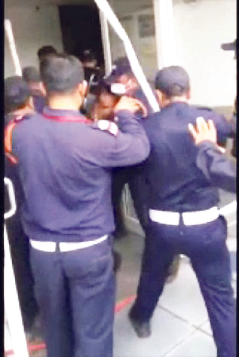 बिल्डर की शह से बढ़ा गार्डों का हौंसला: सुनील