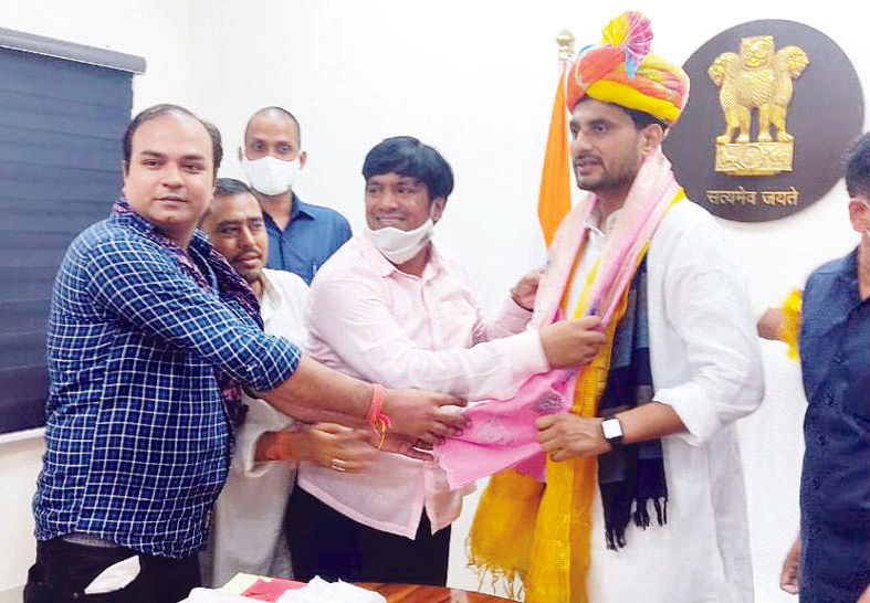 Delhi News : नीरज सिंह से मिले बीजेपी नोएडा पूर्वांचल मोर्चा के सदस्य