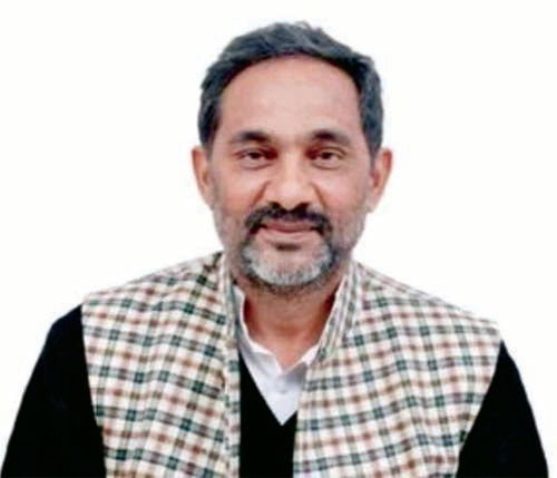 अहंकार में डूबे हैं मुख्यमंत्री