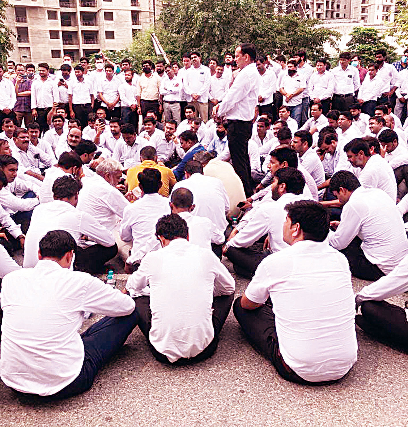 Vakilo ka pradarshan