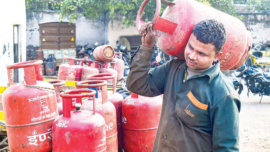 महंगाई का झटका रसोई गैस के दाम बढ़े