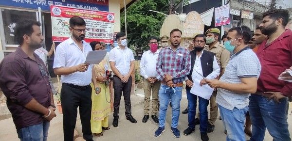 saharanpur news : सड़कों पर उतर कर लोगों को जागरुक कर रहे सहारनपुर के सिविल जज