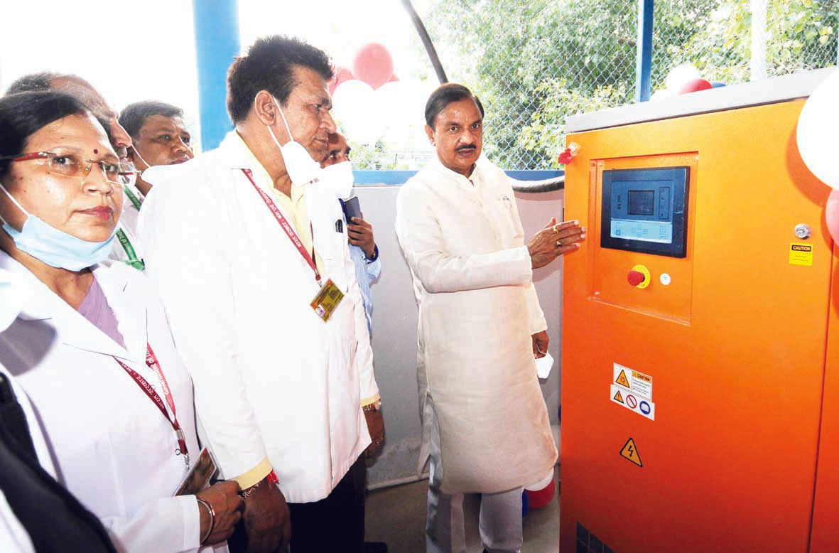 Noida News : सांसद व विधायक ने किया तीन ऑक्सीजन प्लांट का लोकार्पण