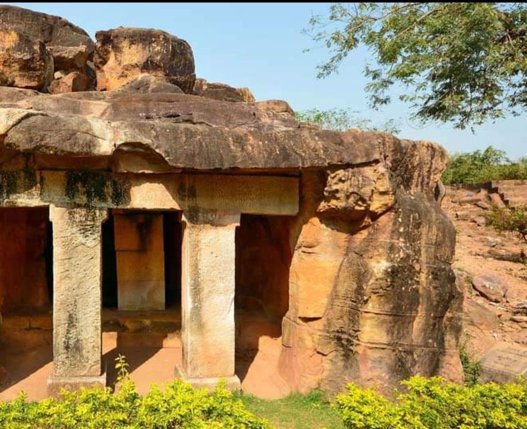 Travel Destination: उदयगिरि में घूमें रहस्यमय गुफाएं