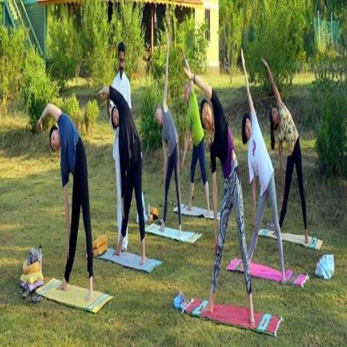 रिप्रोडक्टिव सिस्टम और हार्मोनल हेल्थ में सुधार के लिए योग है जरुरी