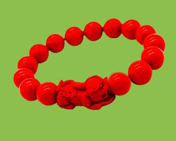 लाल ब्रेसलेट पहनने के चमत्कारिक फायदे, जानिए अभी