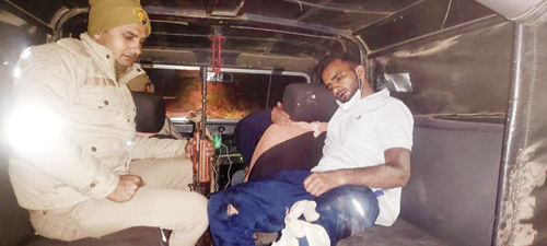 Crime News : 26 मुकदमों का आरोपी मुठभेड़ में गिरफ्तार