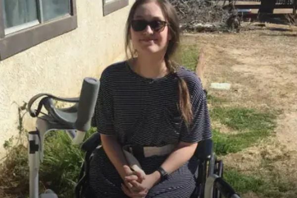 अजब -गजब: कोमा से बाहर निकलते ही लड़की बोलने लगी दूसरे देश की भाषा