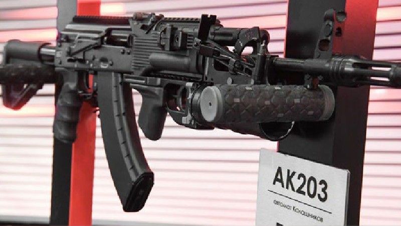 अब दुश्मनों का खात्मा करेगी यूपी में बनी AK-203 राइफल, जानें इसकी खासियत