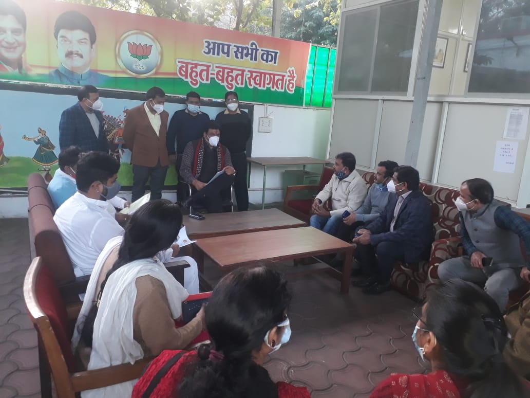 Bhopal:तहसीलदारों को डिप्टी कलेक्टर बनाने तहसीलर संघ ने सौंपा राजस्व मंत्री को ज्ञापन