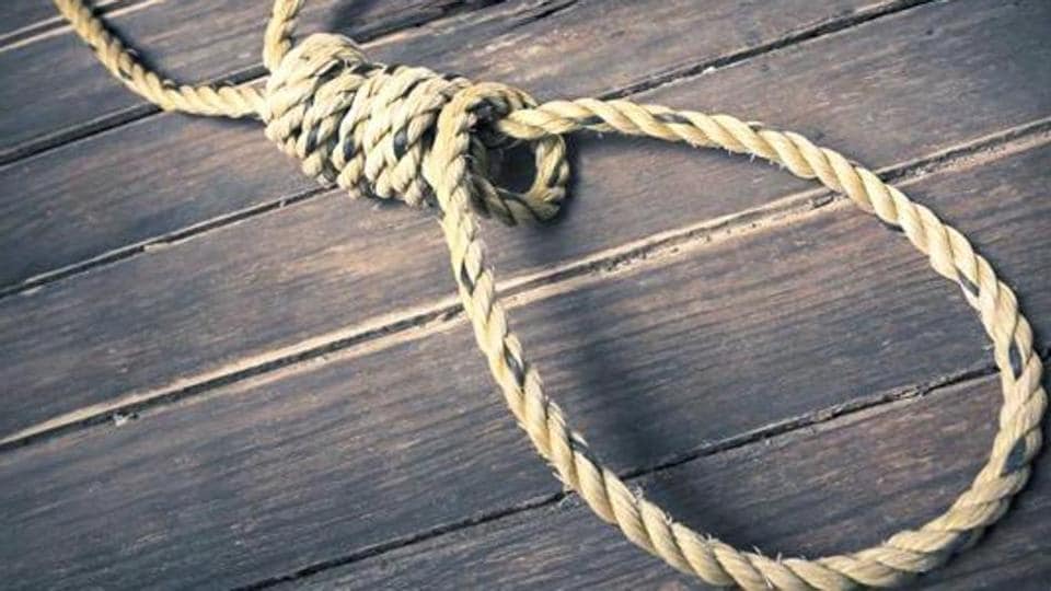 Execution by hanging 75ec7b52 47ee 11e8 8699 4e17514b3033