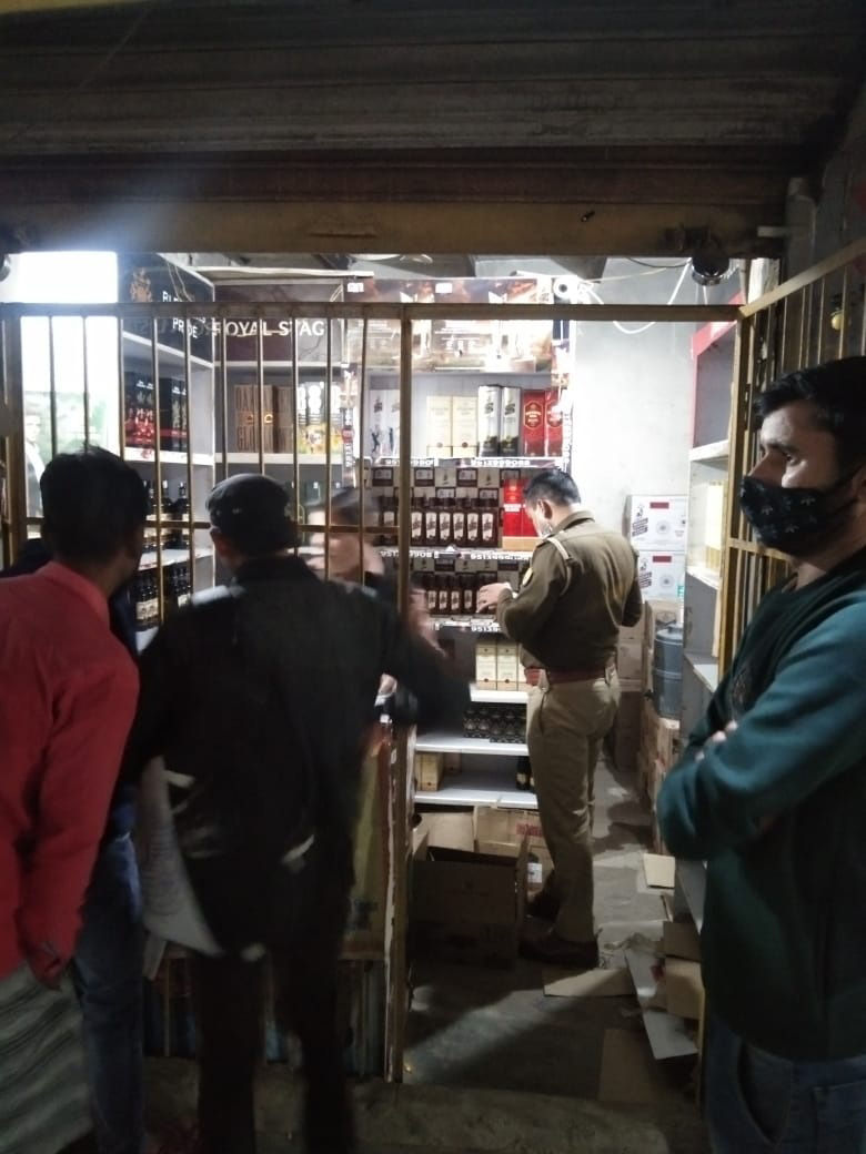 Noida:मॉडल शॉप व शराब की दुकानों की जांच