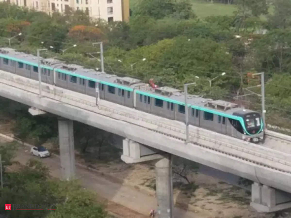 Noida Metro : सेक्टर-52 तथा सेक्टर-51 मेट्रो स्टेशन के बीच स्काईवॉक योजना को लगे पंख, जनवरी में शुरू होगा निर्माण