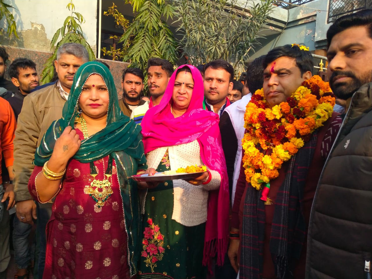 होस्टल की खिड़कियों से कूदते नजर आए छात्र, वीडियो ने हिला दिया देश
