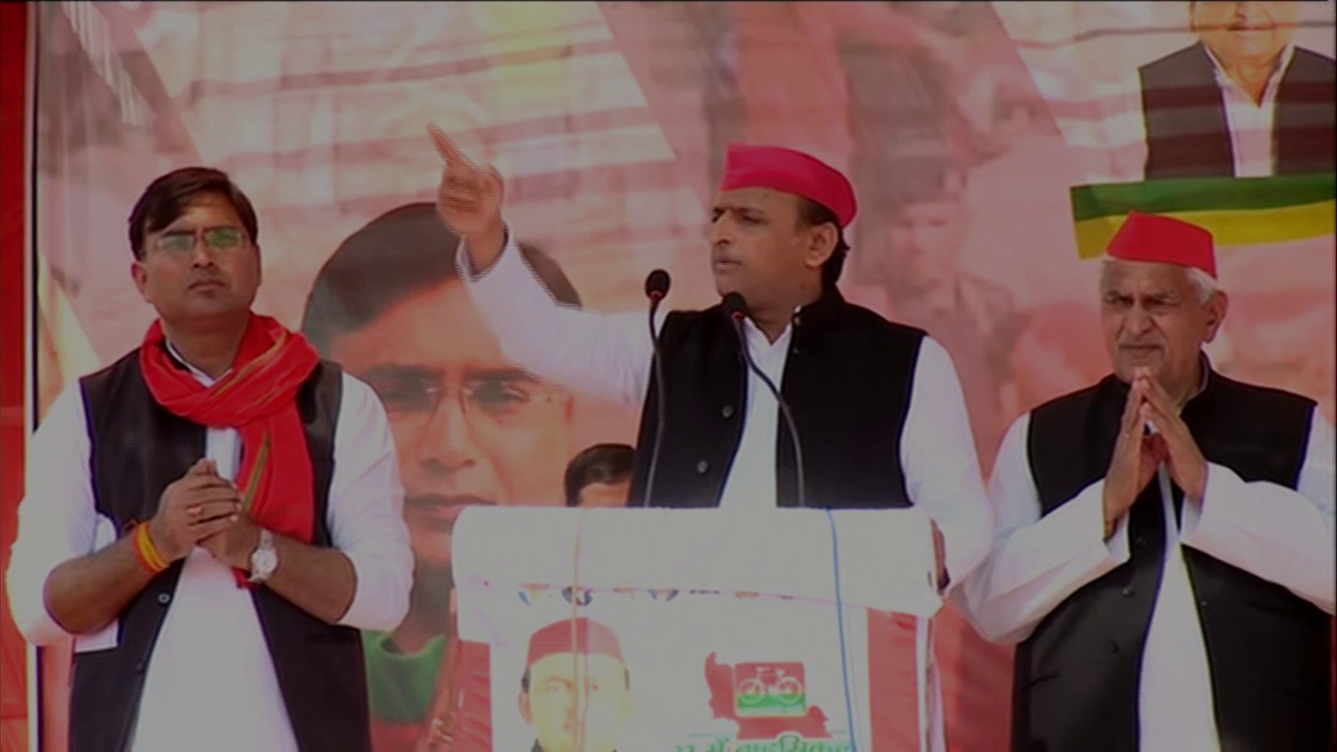 भाजपा सत्ता में लौटी तो किसानों की जमीन बेच देगी: अखिलेश