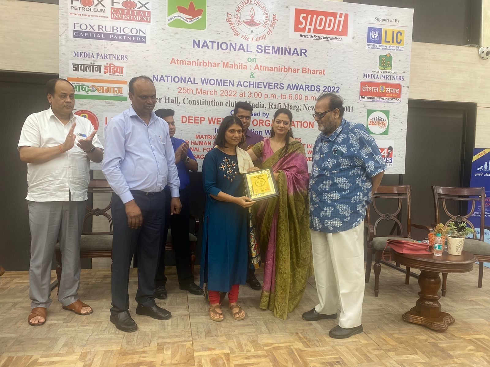 Noida : शिक्षाविद डॉ.सारिका अग्रवाल  (Dr.Sarika Agarwal) को मिला 'नेशनल वुमन अचीवर्स अवार्ड (National Woman Achievers Award)