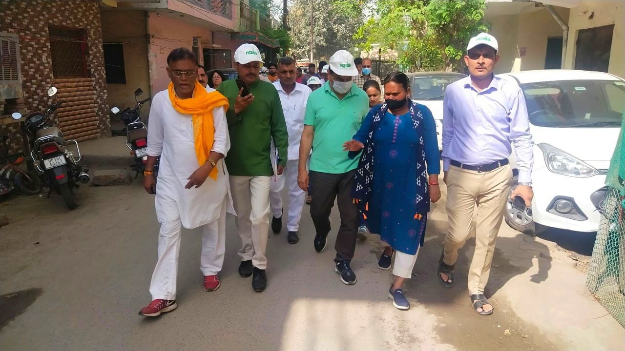 Noida News : प्राधिकरण अफसरों ने किया सेक्टर-12 का दौरा