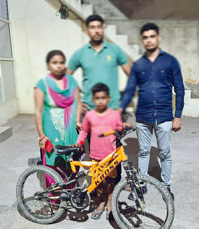 Noida News: गाजियाबाद से भटककर दादरी पहुंचा बच्चा