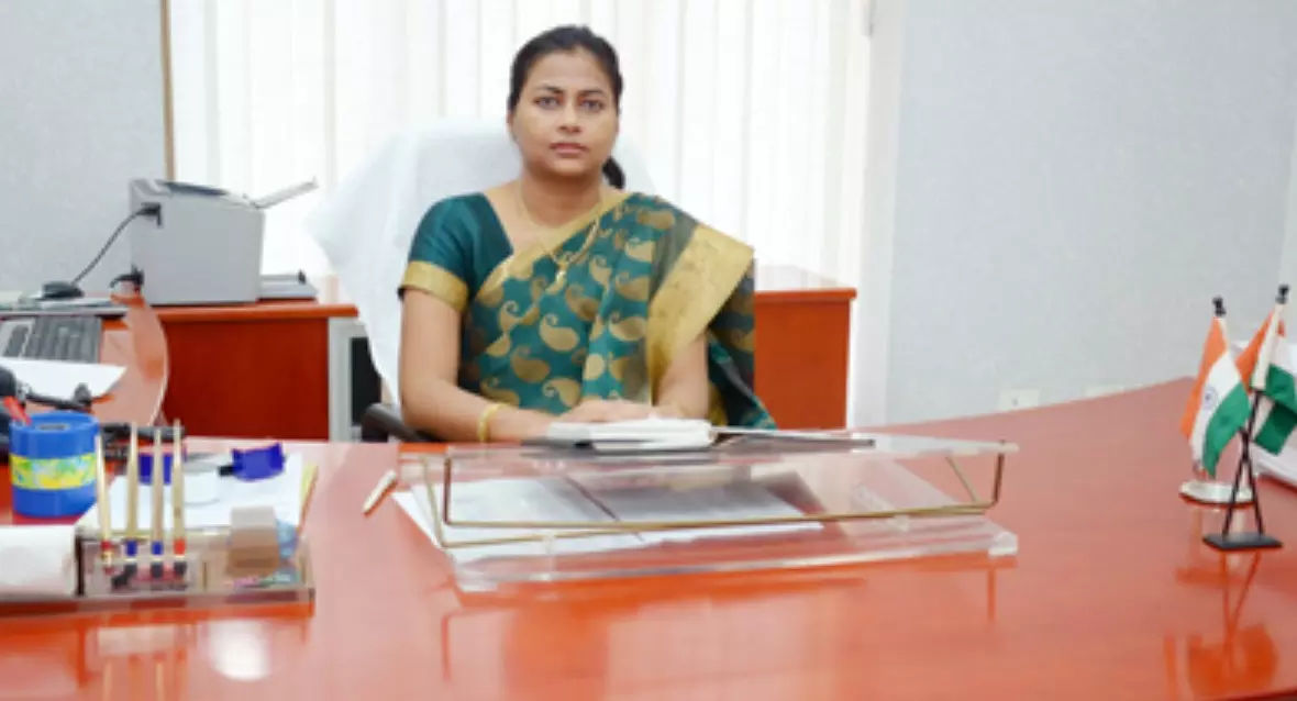 IAS Nidhi Kesarwani: भ्रष्टाचार के मामले में CM योगी ने IAS निधि केसरवानी के खिलाफ की निलंबन की कार्रवाई