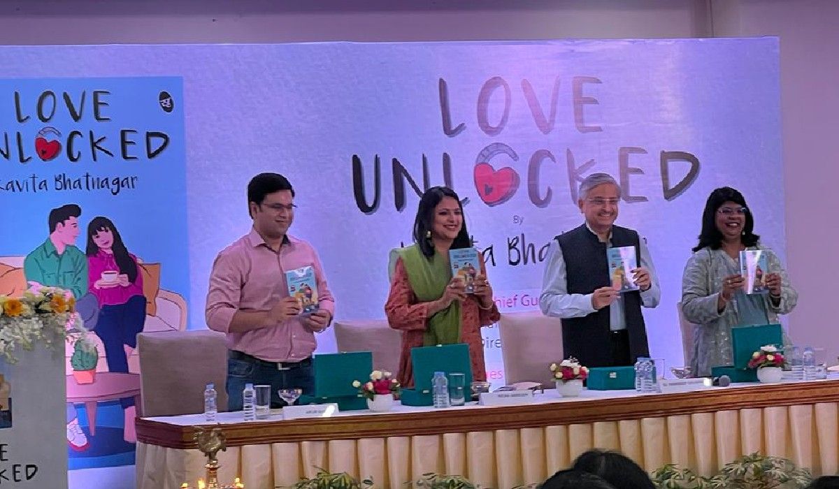 प्रेम, परिवार और रिश्तों के मायनों पर आधारित IRS अफसर डॉ. कविता भटनागर के उपन्यास 'लव अनलॉक्ड' का विमोचन