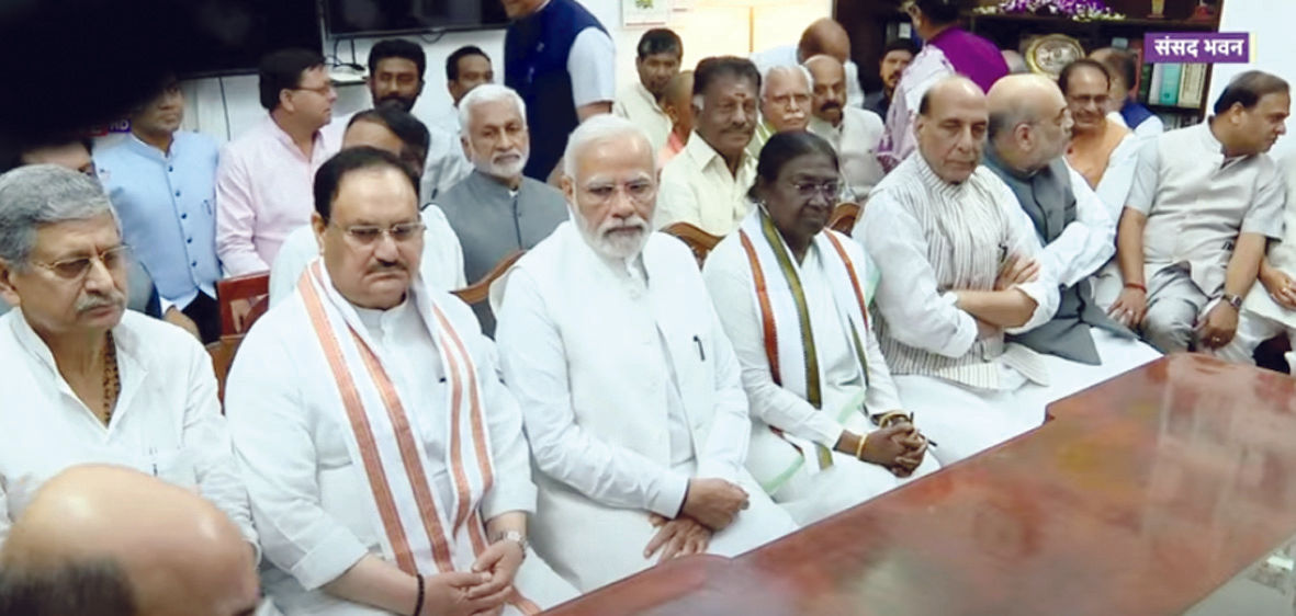 President Election: एनडीए की राष्ट्रपति पद की उम्मीदवार द्रौपदी मुर्मू ने दाखिल किया नामांकन