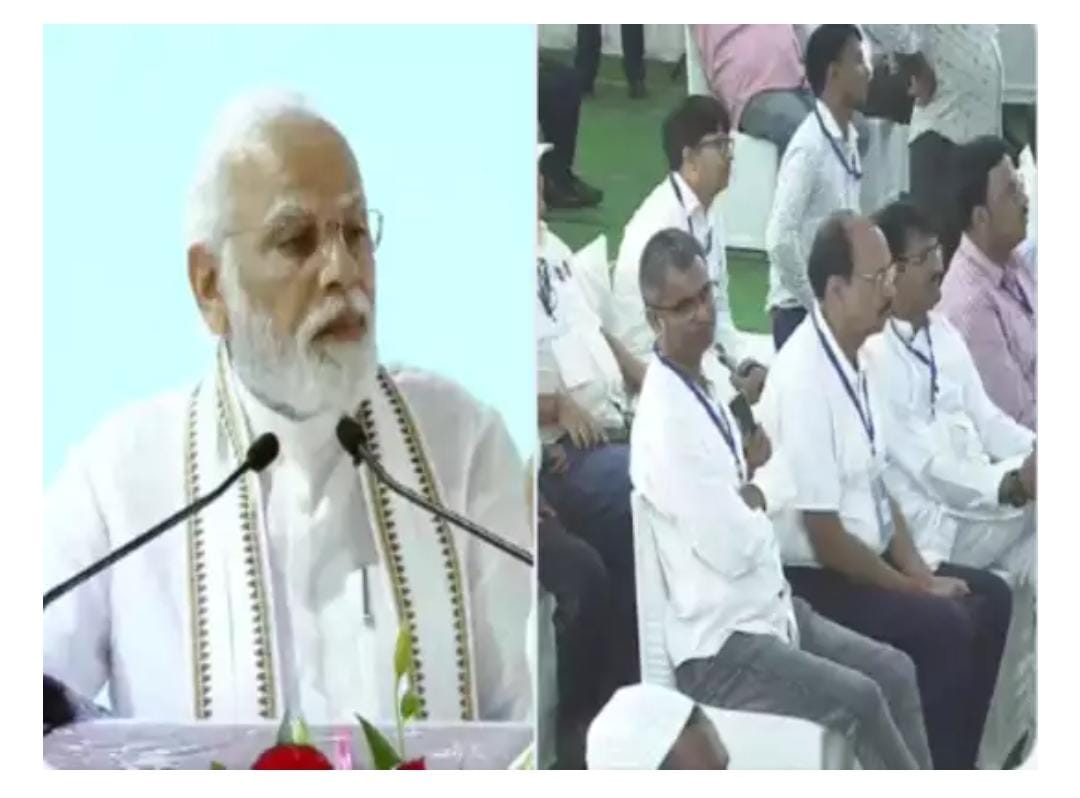 पीएम मोदी ने देवघर को दी एयरपोर्ट की सौगात, कोलकाता की फ्लाइट को दिया फ्लैग