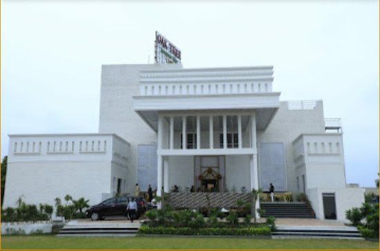 Meerut News : होटल पर छापा, मनोरंजन के लिए विदेश से बुलाई गईं युवतियों समेत 50 गिरफ्तार