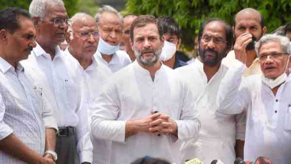 National Political News संसद में शब्दों के इस्तेमाल पर पाबंदी के बाद चलने लगे शब्दबाण