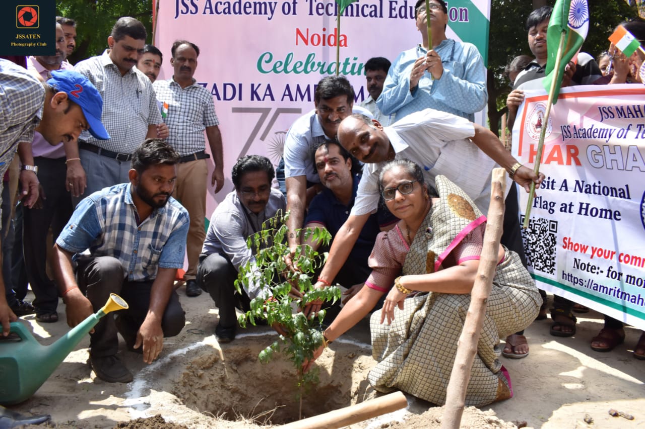 Noida News : जेएसएस में किया पौधारोपण