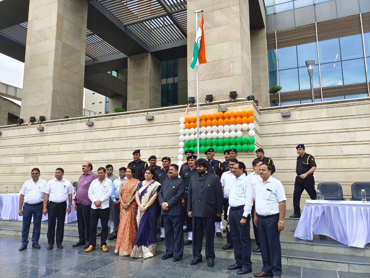आजादी के अमृत महोत्सव पर ग्रेनो प्राधिकरण (Greater Noida Authority) में ध्वजारोहण कार्यक्रम