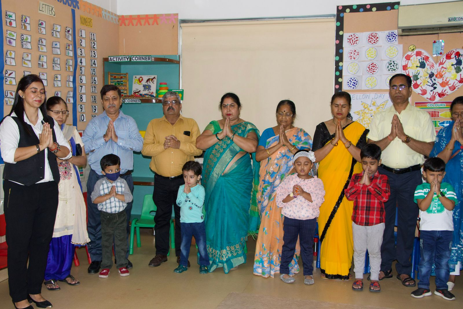 Ghaziabad News : गुरुकुल द स्कूल में हुआ ग्रैंड पेरेंट्स डे का आयोजन