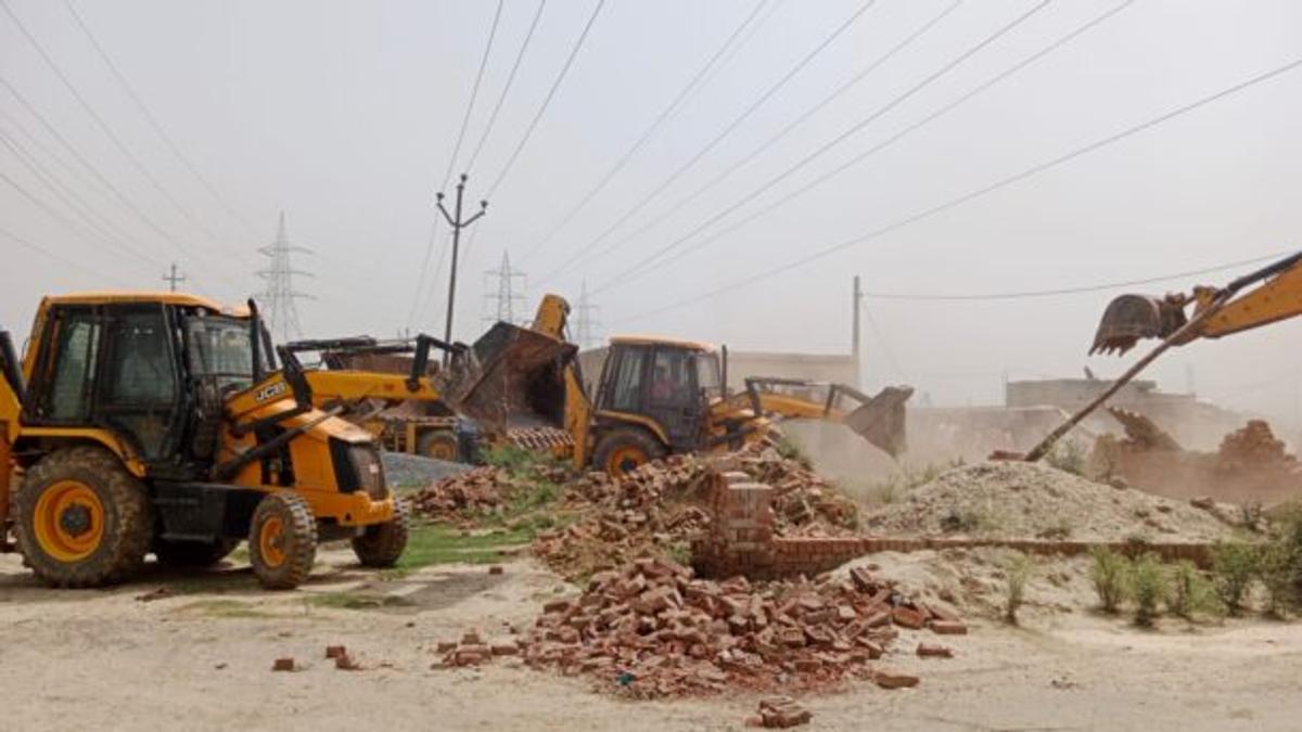 Noida News Today : अवैध फार्महाउस पर फिर चलेगा बाबा का बुल्डोजर!