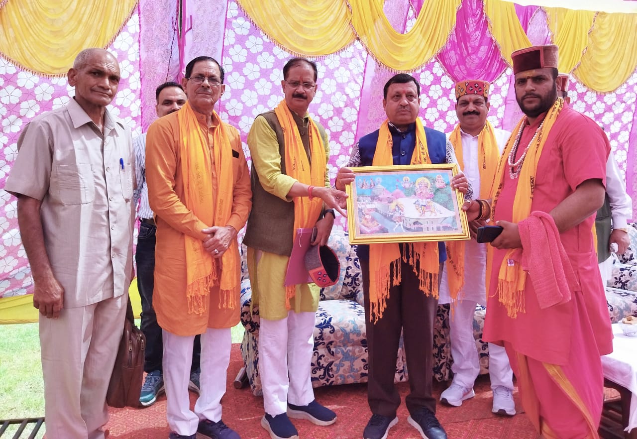 Himachal Pradesh News : 90 प्रतिशत लावारिस गोवंश को मिलेगा आश्रय : विरेंद्र कंवर